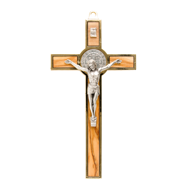 Croix de saint Benoît en bois d´olivier avec bordures couleur dorée et Christ en métal couleur argentée, hauteur 18,5 cm.