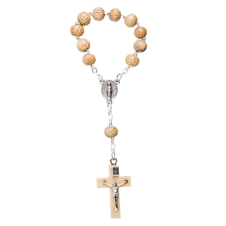 Dizainier sur chaîne en bois grains guillochés Ø 7 mm croix bois avec Christ.
