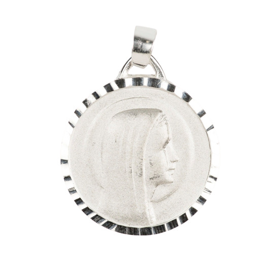 Médaille en argent 925 °/°° visage de la Vierge profil, bord festonné Ø 1,8 cm (2,11 g). Livrée en boîte.