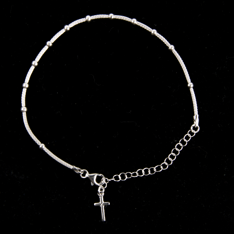 Bracelet dizainier en argent 925 °/°° ajustable sur chaîne serpent, grains Ø 3 mm (2,60 g), avec croix. Livré en boîte.  
