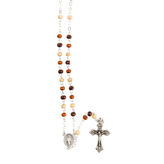 Chapelet grains en bois multicolores, Ø 4 mm, chaîne couleur argentée avec fermoir, longueur au cœur 23 cm, croix avec Christ plus boîte.