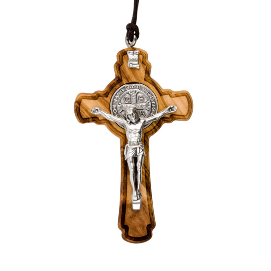 Croix de cou de saint Benoît en bois d'olivier, hauteur 5,7 cm avec cordon 65 cm.