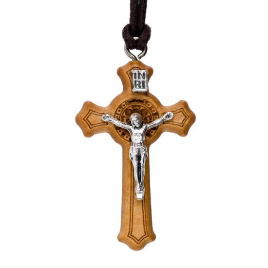 Croix de cou de saint Benoît en bois d'olivier, hauteur 4 cm avec médaille imprimée et cordon 65 cm.
