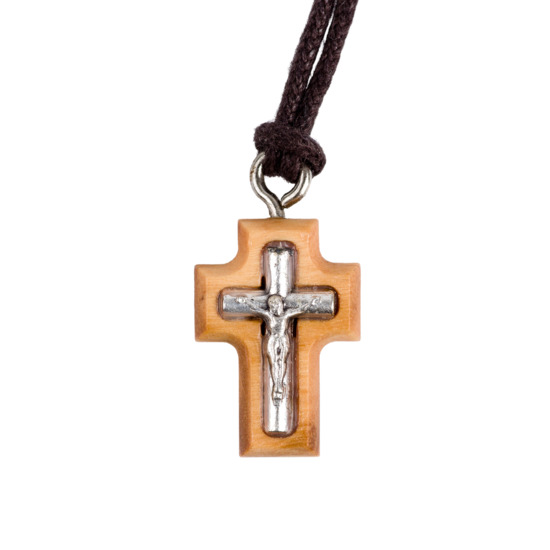 Croix de cou en bois d'olivier avec Christ métal incrusté H. 1,8 cm et cordon cuir 70 cm.