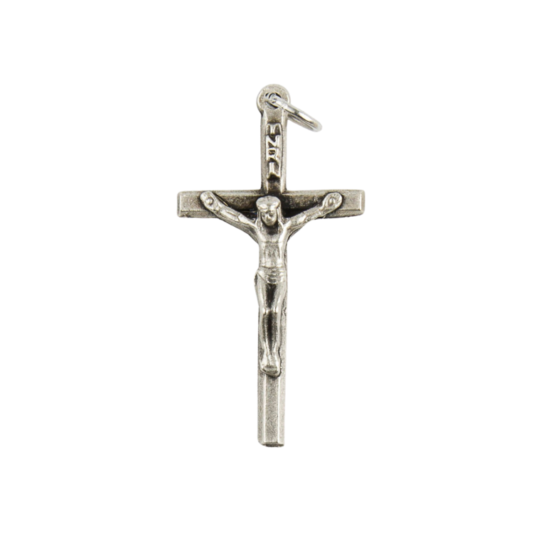 Croix de cou bâton carrée en métal couleur argentée avec Christ H. 3,8 cm.