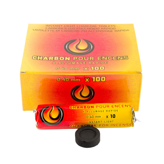 Boîte de 10 rouleaux de 10 pastilles de charbon diamètre 40 mm, les rouleaux sont présentés en sachet hermétique.
