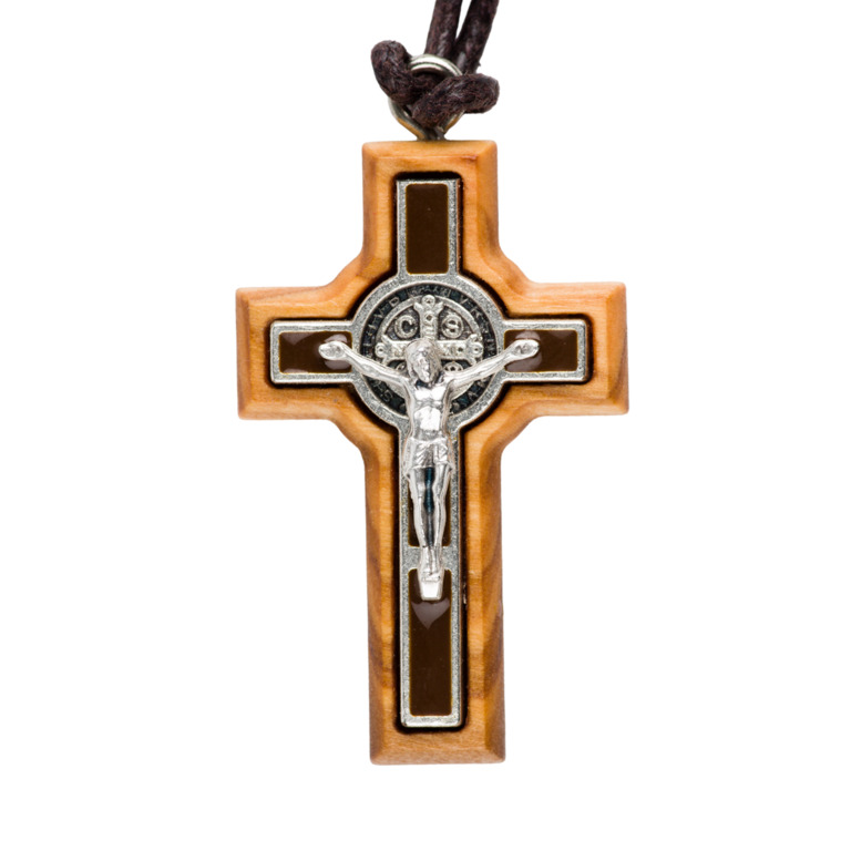 Croix de cou de saint Benoît en bois d'olivier, hauteur 4 cm avec cordon 65 cm.