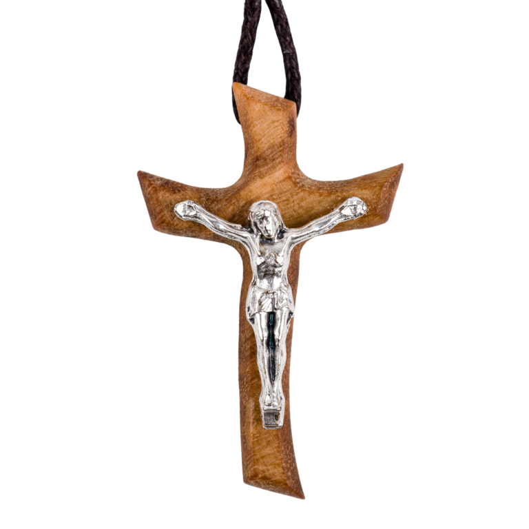 Croix de cou biseautée en bois d´olivier avec Christ métal couleur argentée H. 3,5 cm avec cordon cuir 70 cm.