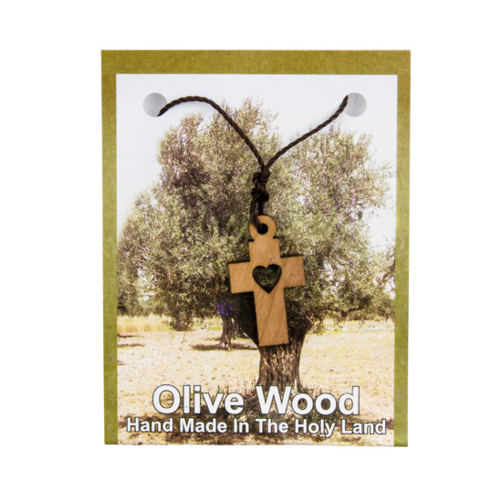 Croix de cou en bois d'olivier de Jérusalem coeur évidé H. 2,5 cm avec cordon 70 cm sur carte présentoir.