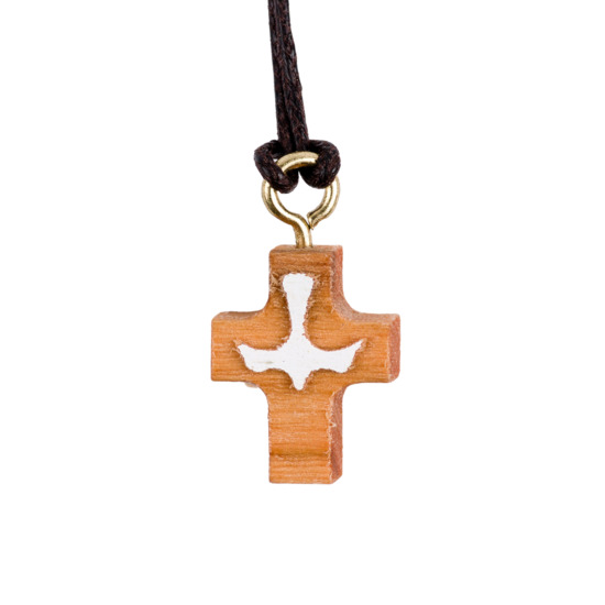 Croix de cou en bois d'olivier avec colombe en relief peinte en blanc H. 1,5 cm avec cordon cuir 70 cm.