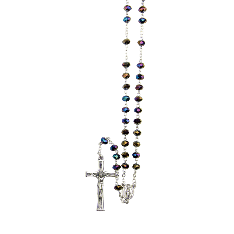 Chapelet grains semi cristal à facettes, Ø 5 mm, chaîne couleur argentée, longueur au coeur 26 cm, croix avec Christ plus boîte