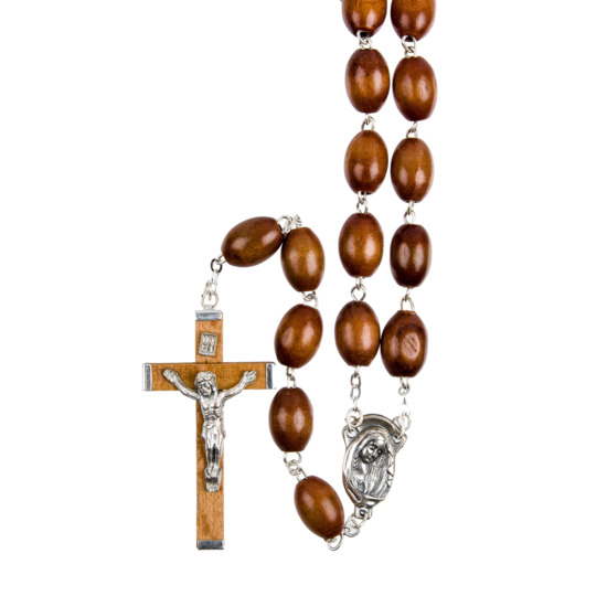 Chapelet en bois gros grains, Ø 10 mm, chaîne couleur argentée,  longueur au cœur 54 cm, croix avec Christ.