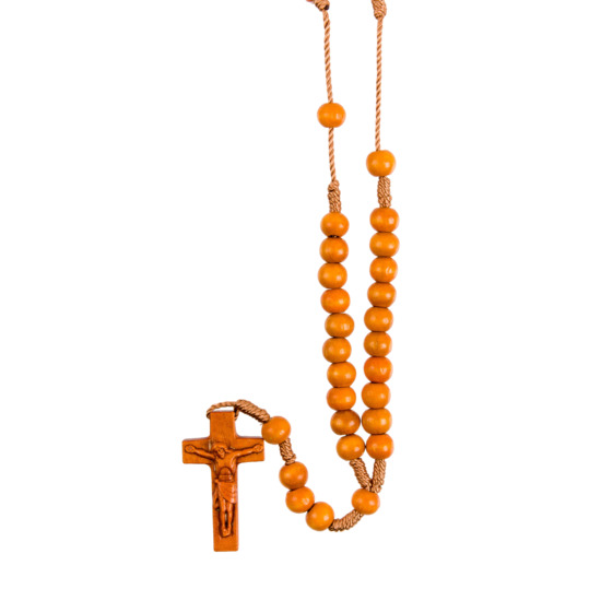Chapelet sur corde grains en bois marron ambré Ø 7 mm, longueur au cœur 29 cm, croix avec Christ sculpté. 