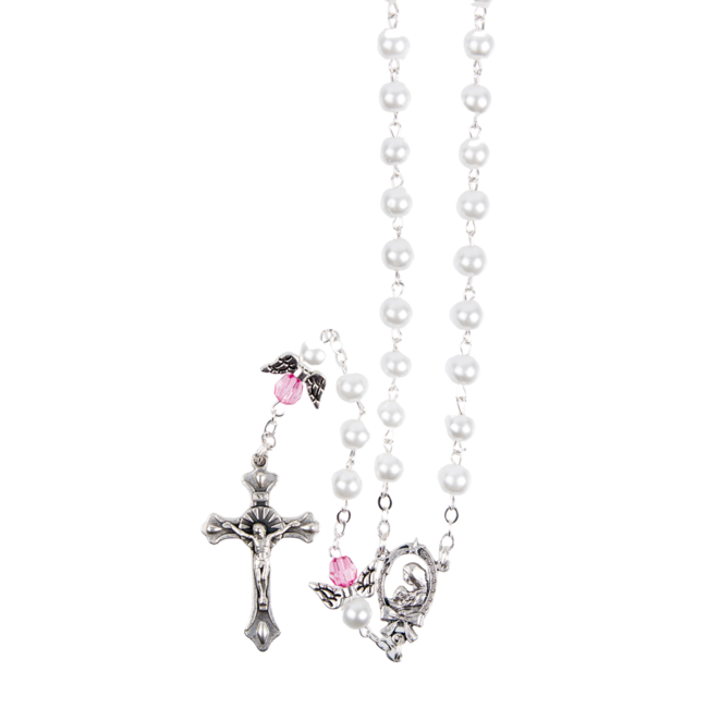 Chapelet grains nacrés blancs paters anges, Ø 7 mm, chaîne couleur argentée, longueur au cœur 34 cm, croix avec Christ plus boîte.