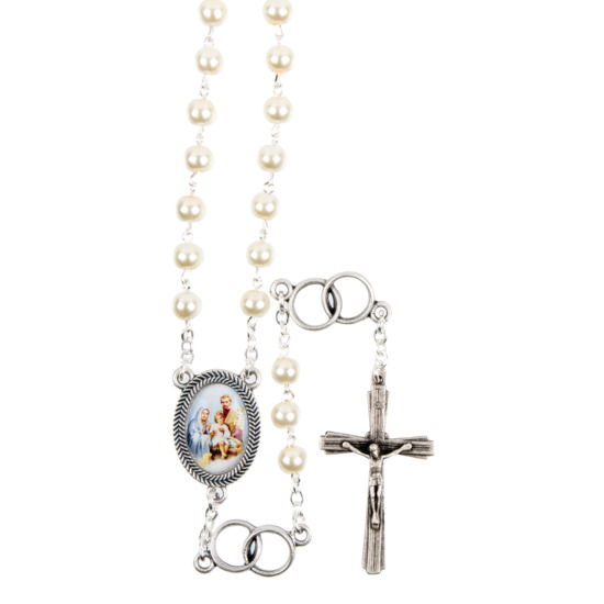 Chapelet des unions,grains blancs Ø 7 mm, chaîne couleur argentée, longueur au cœur 36 cm, croix avec Christ plus boîte.