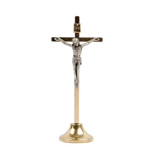 Crucifix forme carrée métal couleur dorée sur socle avec Christ couleur argentée - H. 10 cm.