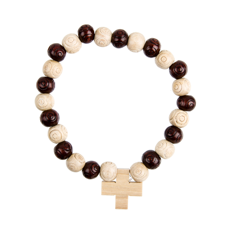 Bracelet sur élastique en bois grains guillochés clairs et foncés Ø 9 mm, avec croix en bois.