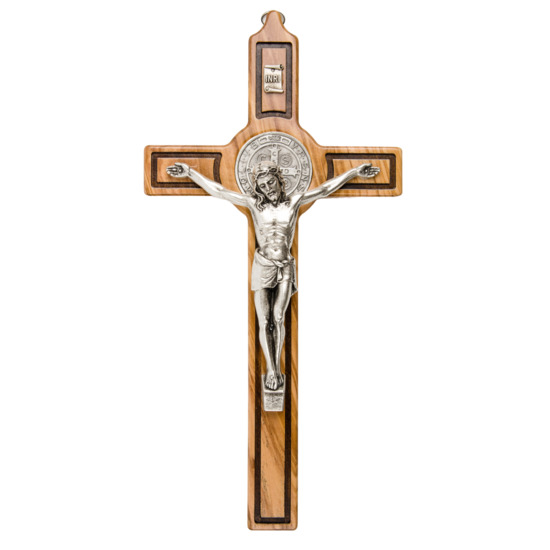 Croix de saint Benoît en bois d´olivier et Christ en métal couleur argentée.