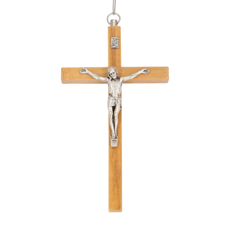 Crucifix bois clair avec Christ métal couleur argentée - H. 13 cm.