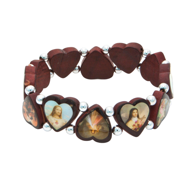 Bracelet sur élastique des saints, images vernies, grains en bois marron, forme coeur, hauteur 1,5 cm.