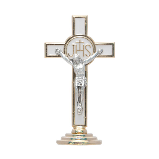 Crucifix métal couleur dorée avec inscription JHS, résine blanche sur socle et Christ métal couleur argentée - H. 8 cm.