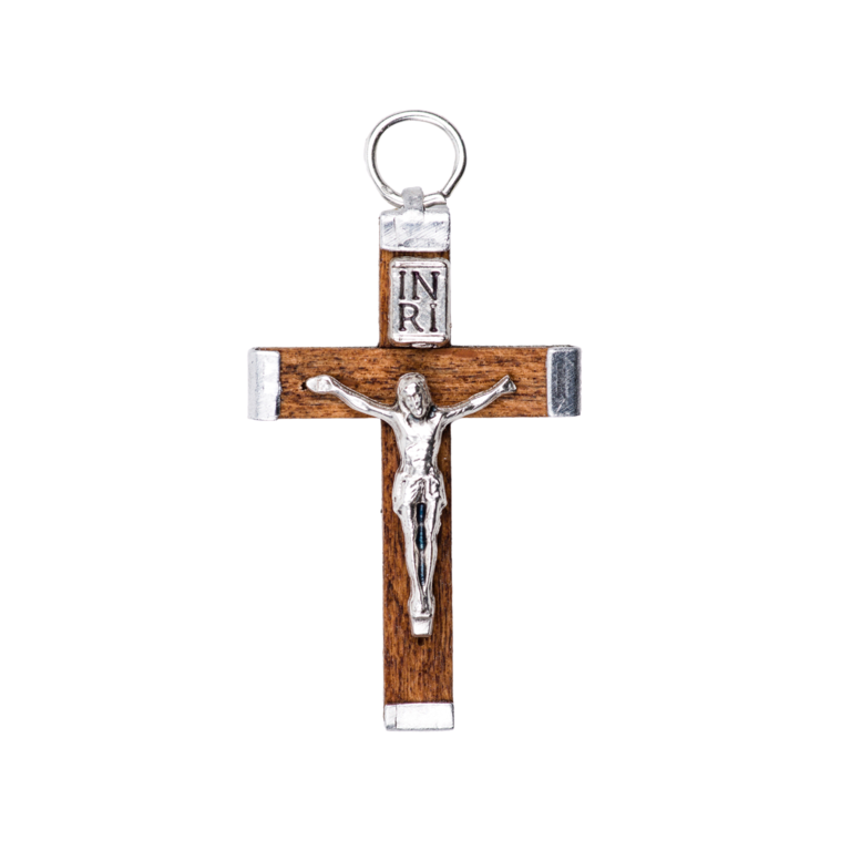 Croix de cou en bois sertie de métal avec Christ couleur argentée H. 3,5 cm.