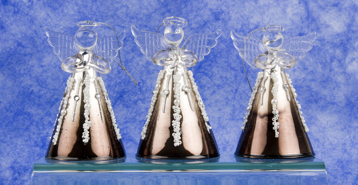 Ange en verre robe marron, liseret incrustation de perles et strass H. 10 cm, série de 3 anges assortis.