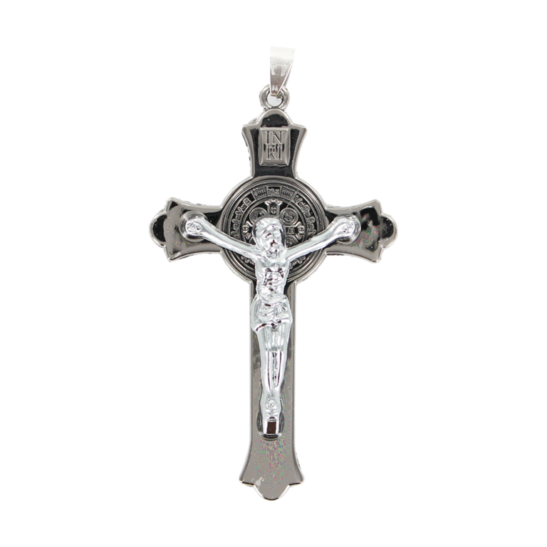 Croix de saint Benoît anthracite avec Christ en métal couleur argentée, hauteur 7,5 cm.