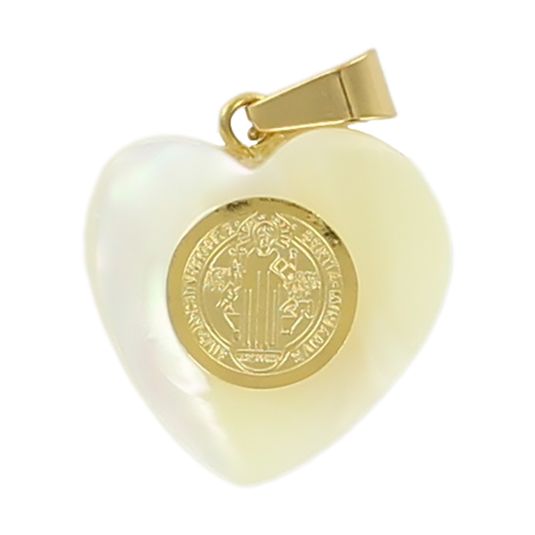 Pendentif forme coeur en nacre H. 2 cm avec médaille de saint Benoît en acier inoxydable couleur dorée
