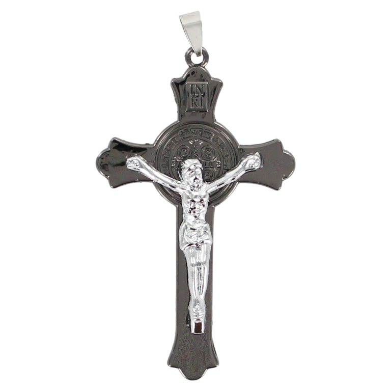 Croix de saint Benoît anthracite avec Christ en métal couleur argentée, hauteur 6 cm.