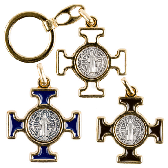 Porte-clés métal couleur dorée H. 4 cm forme croix de saint Benoît émaillée, plusieurs couleurs