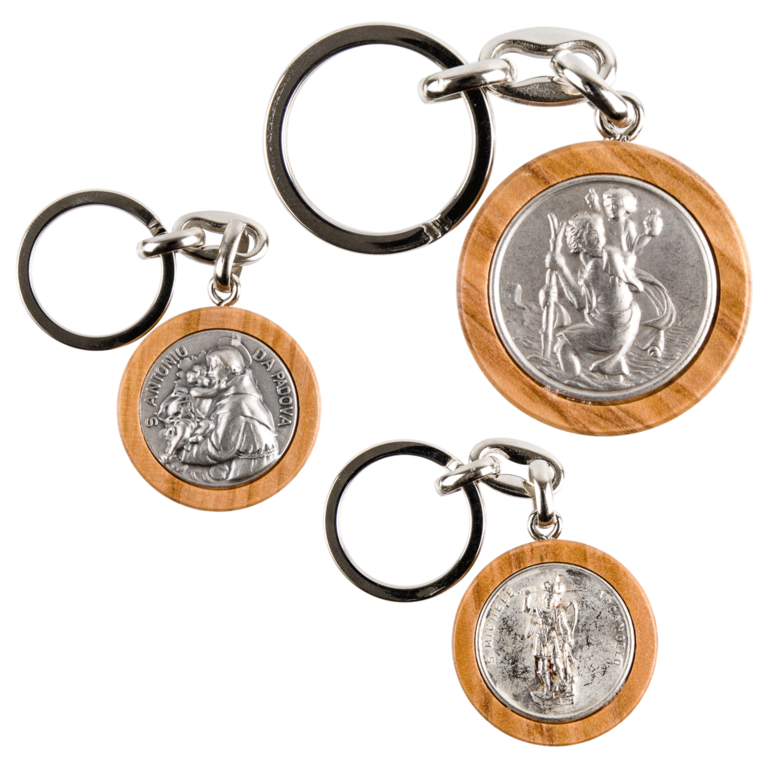 Porte-clés Ø 3,4 cm en bois d´olivier et plaque métal couleur argentée, plusieurs saints.