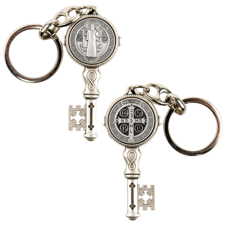 Porte-clés de saint Benoît H. 6 cm en forme de clés, double face.