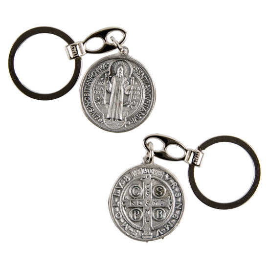 Porte-clés de saint Benoît Ø 3,3 cm en métal vieil argent.
