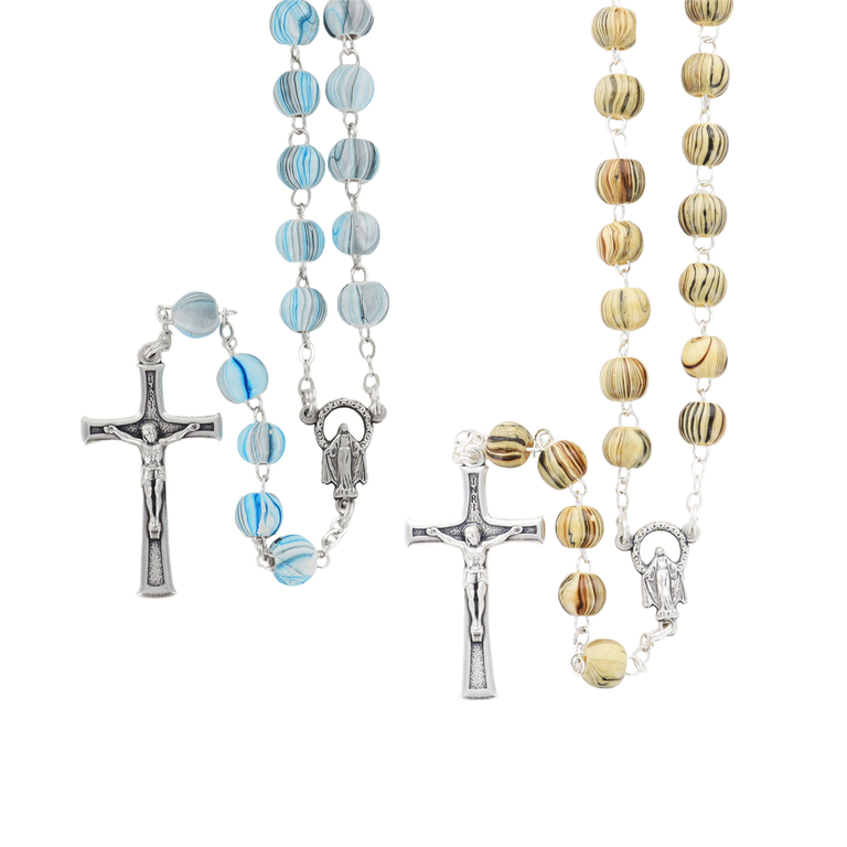 Chapelet grains en bois ronds, Ø 8 mm, chaîne couleur argentée, longueur au cœur 36 cm, croix avec Christ - différentes couleurs