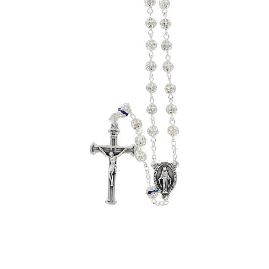 Chapelet grains ronds en métal sablé et strass, Ø 6 mm, chaîne couleur argentée, longueur au cœur 33 cm, croix métal avec Christ en boite.