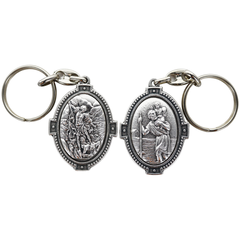 Porte-clés H. 4.5 cm en métal couleur argentée forme ovale double face, plusieurs saints.