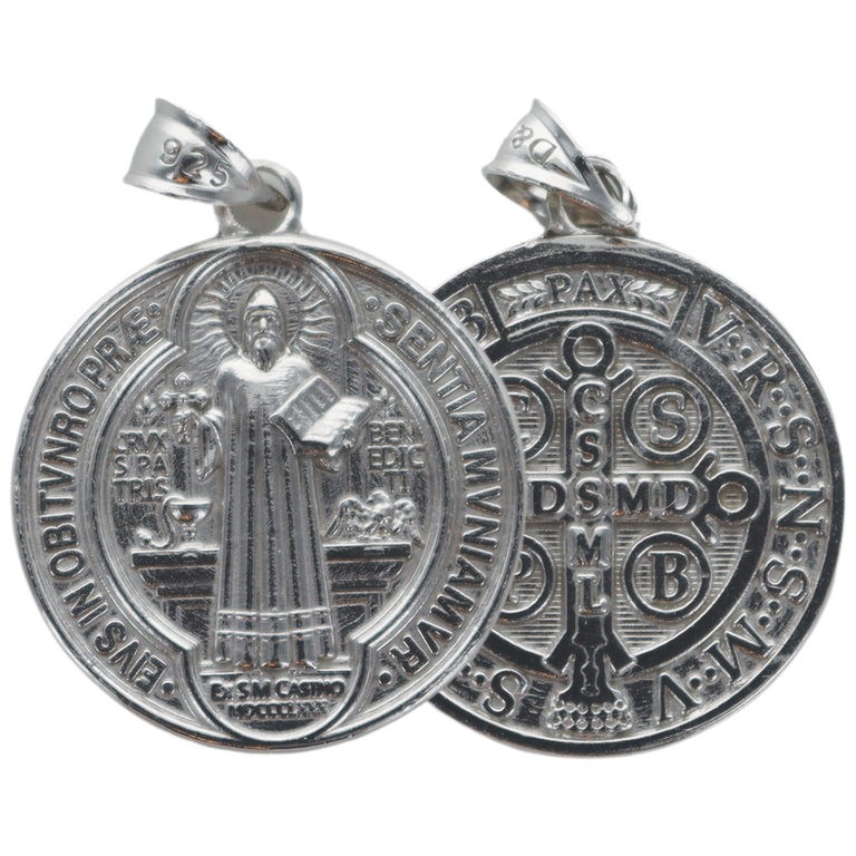 Médaille en argent 925 °/°° rhodié 2 faces St Benoit. Livré en boîte.