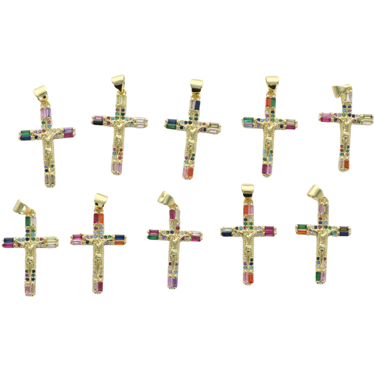 Croix de cou Christ en laiton doré avec zircon couleurs assorties H. 2,5 cm. LOT DE 10