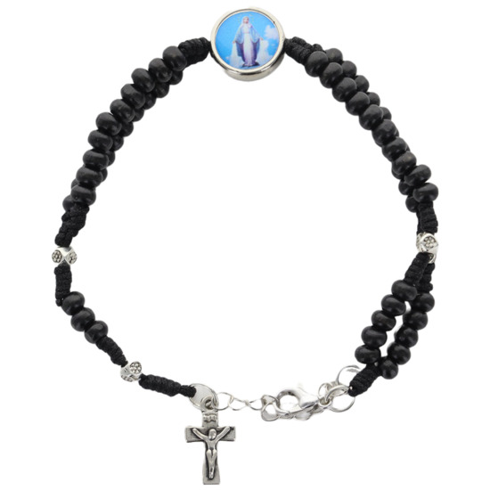 Bracelet sur corde, Ø 4 mm réglable avec fermoir, résine Vierge Miraculeuse et croix métal. Différentes couleurs.