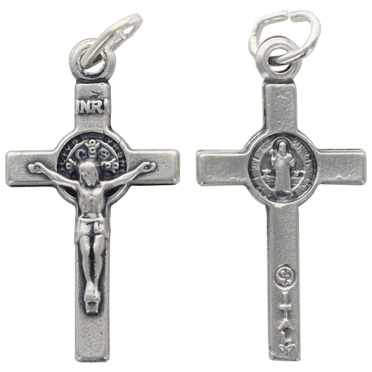 Croix de cou de saint Benoît en métal. Hauteur 2 cm.