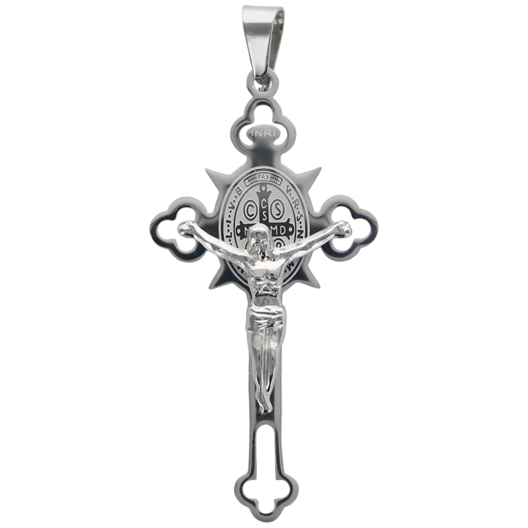 Croix de saint Benoit forme baroque de couleur argentée en acier inoxydable. H 5,60 cm.