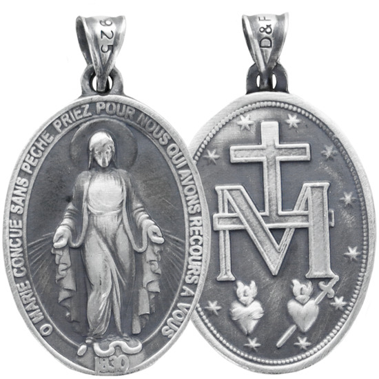 Médaille en argent 925 °/°° vieillie de la Vierge Miraculeuse. Livrée en boîte.