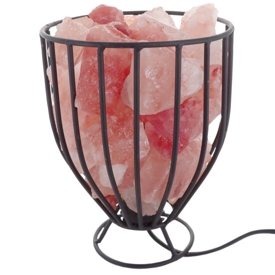 Lampe en sel de l´Himalaya en morceaux avec fer forgé forme vase, livrée en boite individuelle avec cordon et ampoule. H 22 cm.