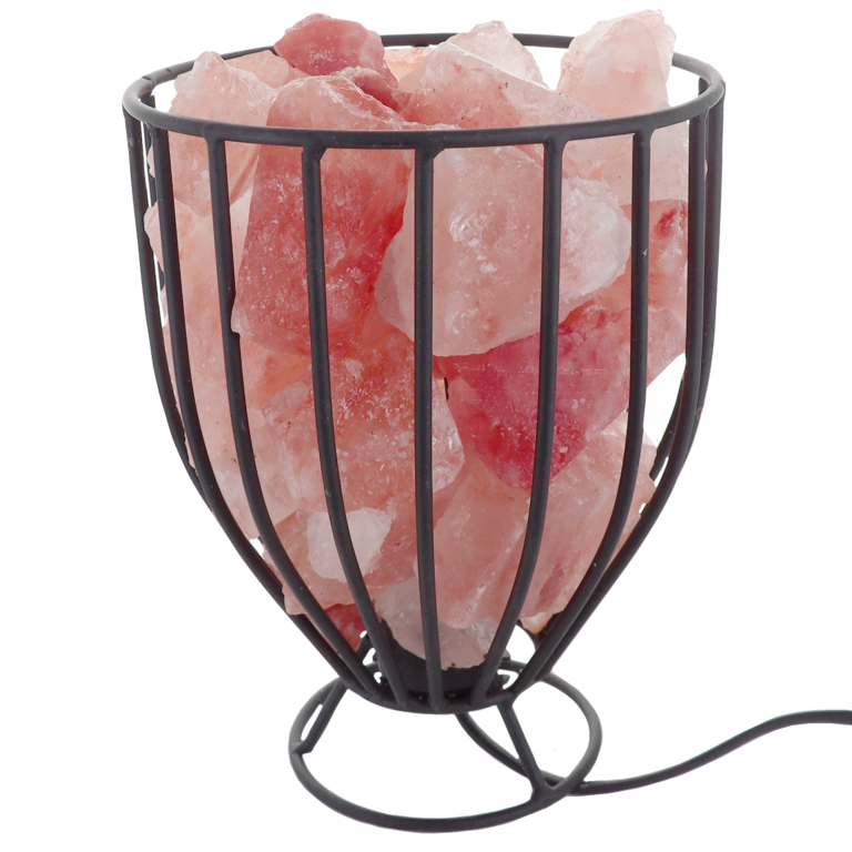 Lampe en sel de l´Himalaya en morceaux avec fer forgé forme vase, livrée en boite individuelle avec cordon et ampoule. H 22 cm.